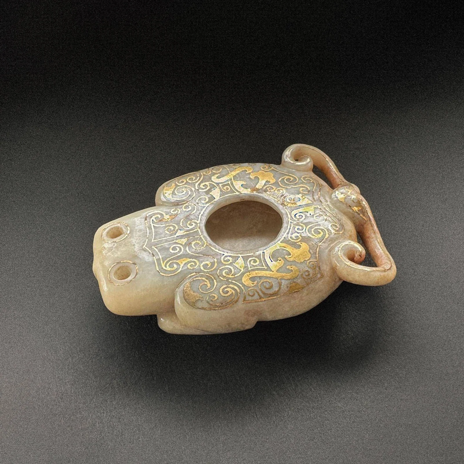 White Jade 'Auspicious Beast' Brush Washer with Gold Inlay
